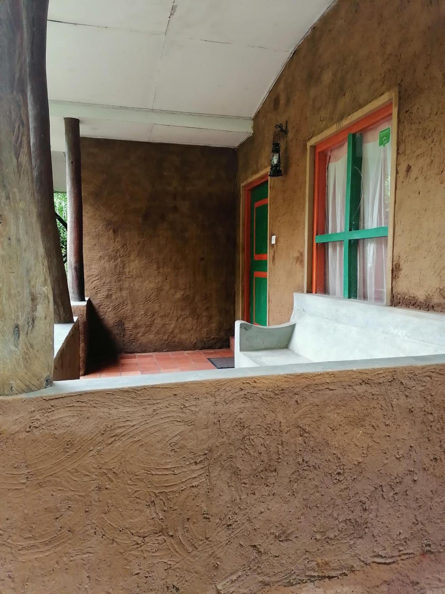 Clay Hut Village Polonnâruvâ Extérieur photo